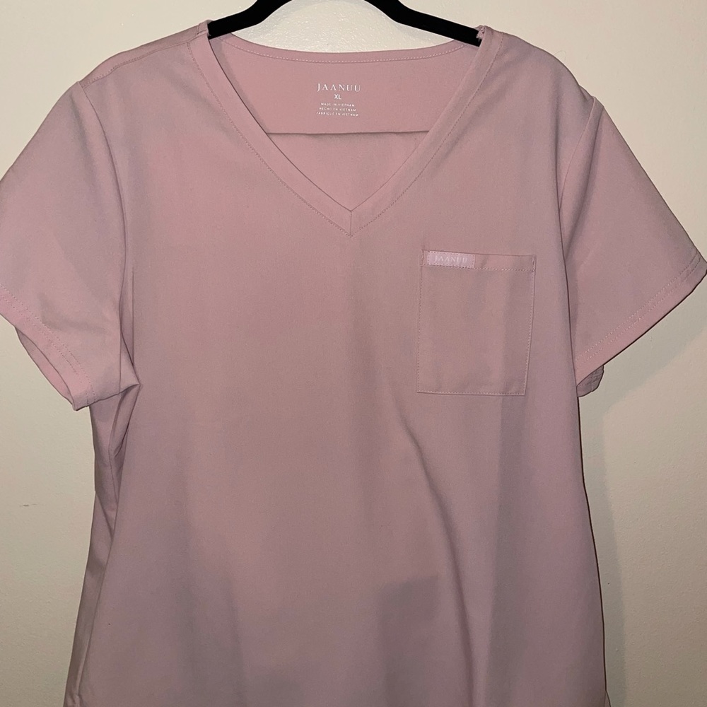 Jaanuu scrub set